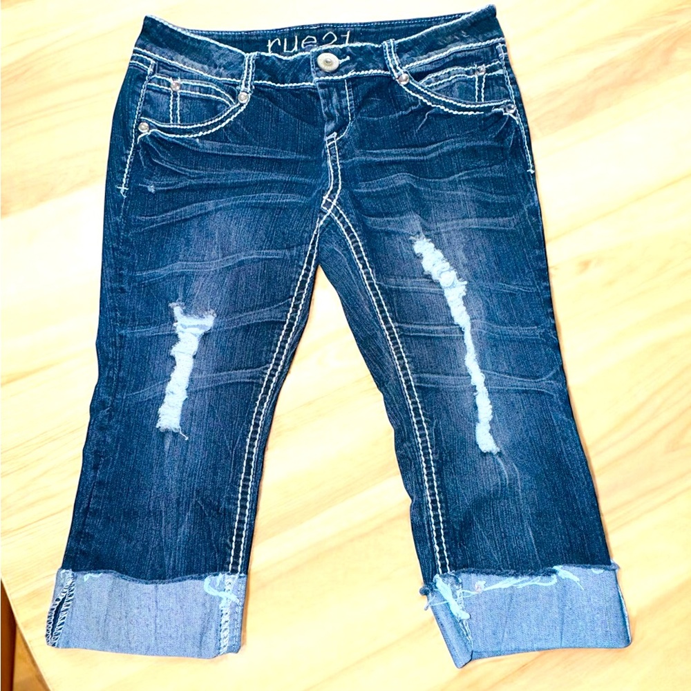 Rue 21  Distressed Cropped Low Rise Jeans Size 11x12  EUC